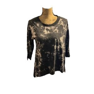 Cozy 3/4 Length Sleeve White and Gray Tie-Dye Tee with Elongated Side Slits